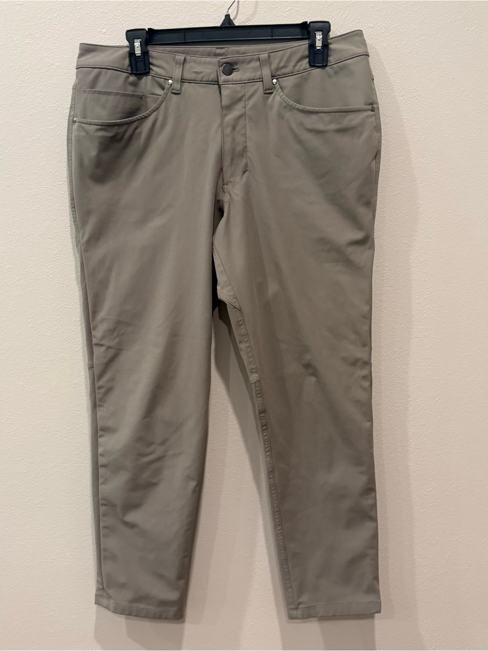 Lululemon Men's Stretch Chinos in Taupe Size 32 x 26